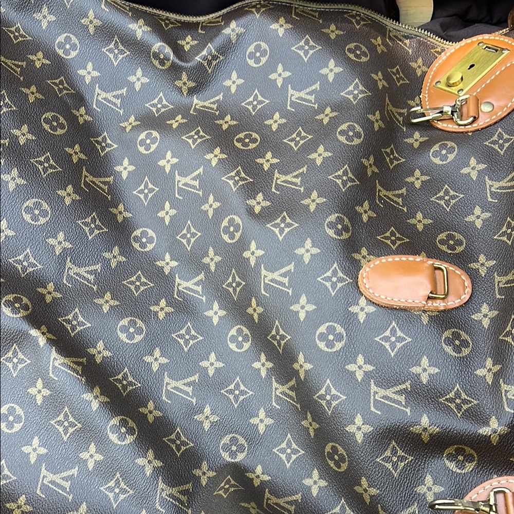 Louis Vuitton Brown Duffel Bag with Classic Design - Picture 7 of 12